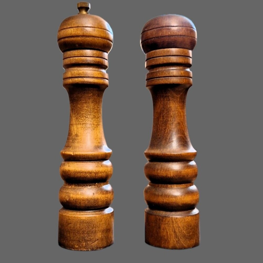 Vintage Japan Solid Wood Saltshaker & Pepper Mill Grinder 7" Excellent